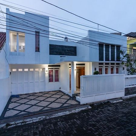 Spacious, White-Villa Belgareti @Kiara Condong Bandung Kültér fotó