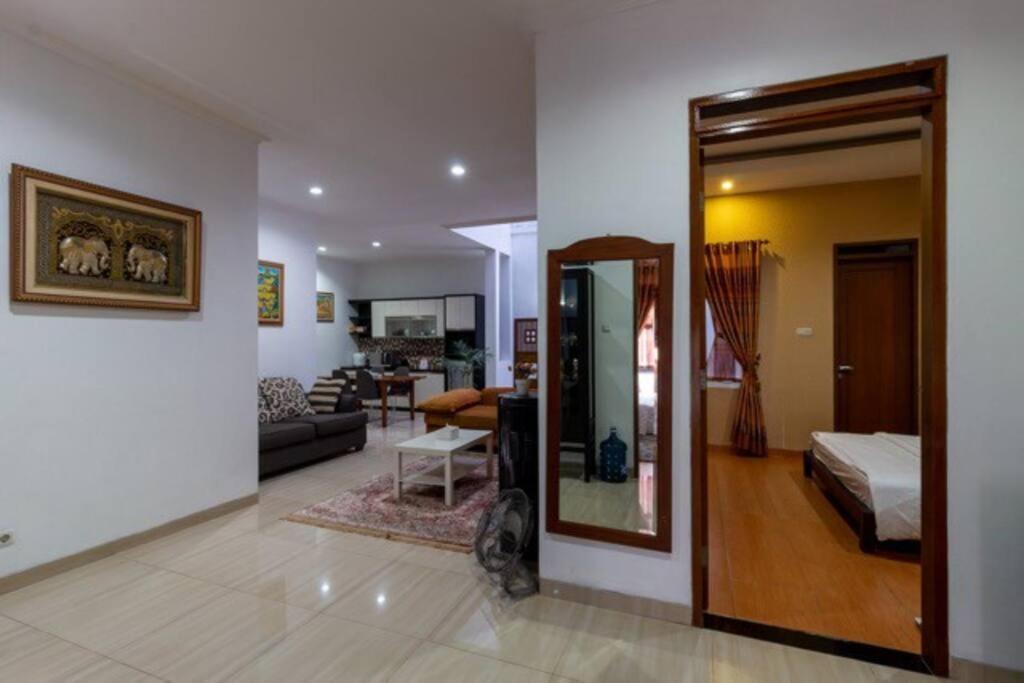 Spacious, White-Villa Belgareti @Kiara Condong Bandung Kültér fotó