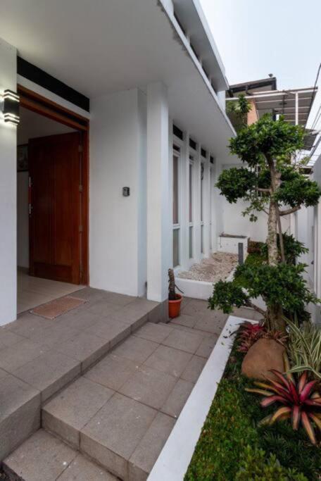 Spacious, White-Villa Belgareti @Kiara Condong Bandung Kültér fotó