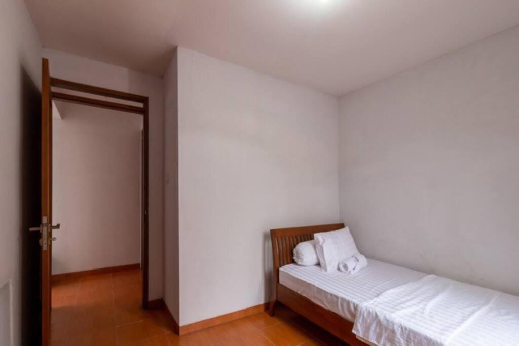 Spacious, White-Villa Belgareti @Kiara Condong Bandung Kültér fotó
