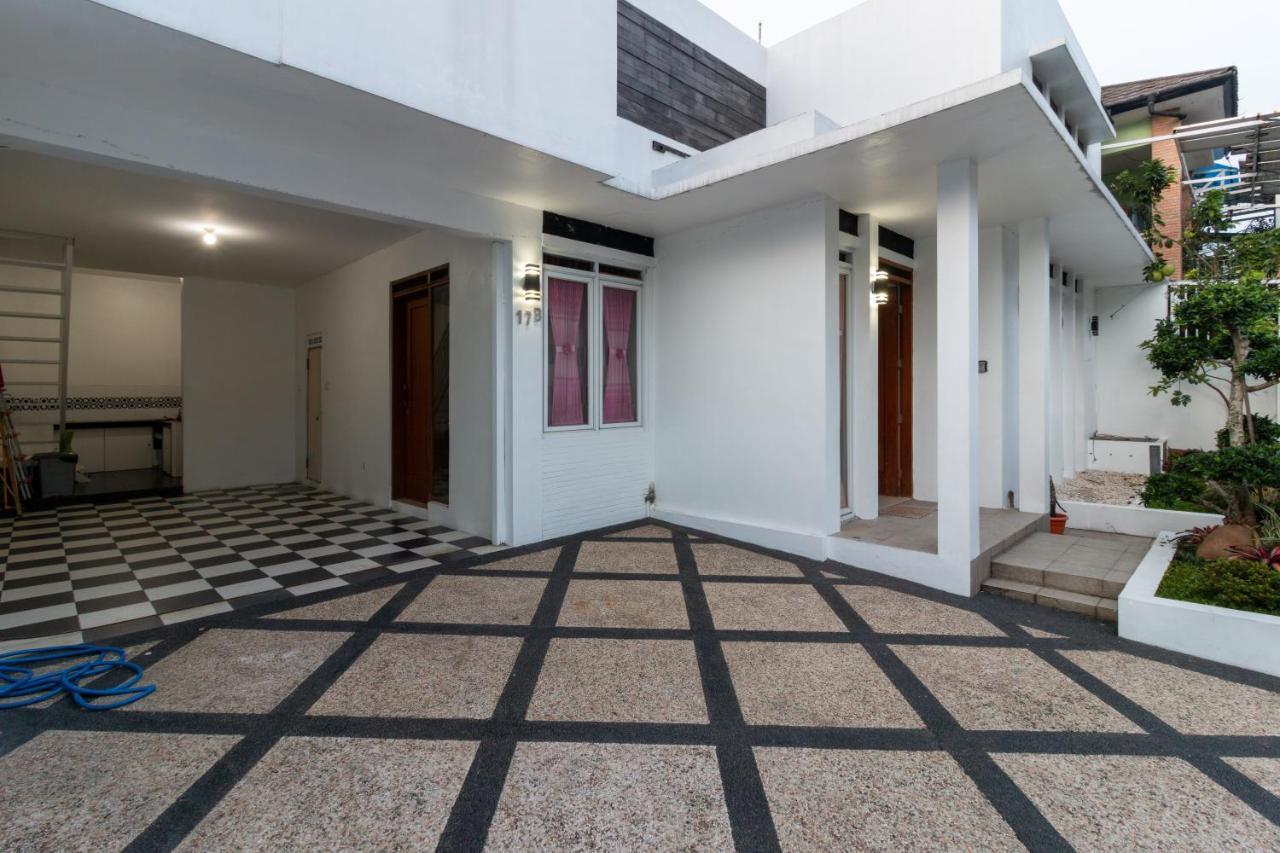 Spacious, White-Villa Belgareti @Kiara Condong Bandung Kültér fotó