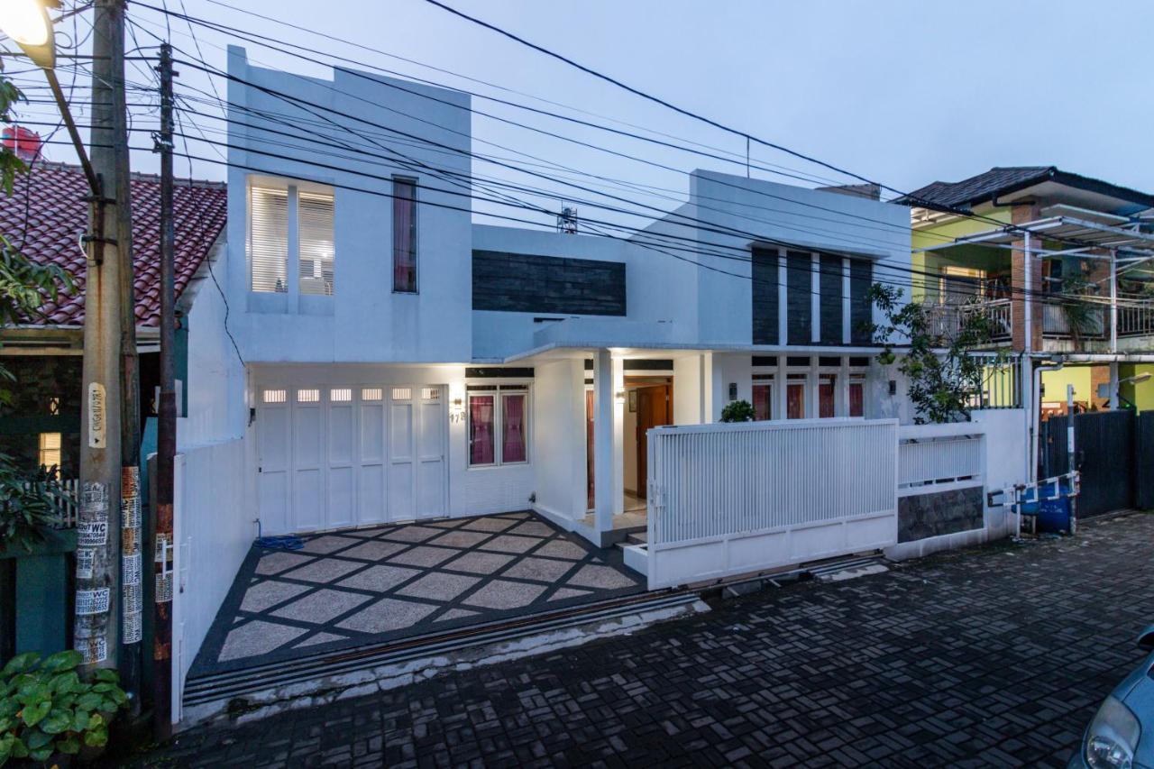 Spacious, White-Villa Belgareti @Kiara Condong Bandung Kültér fotó